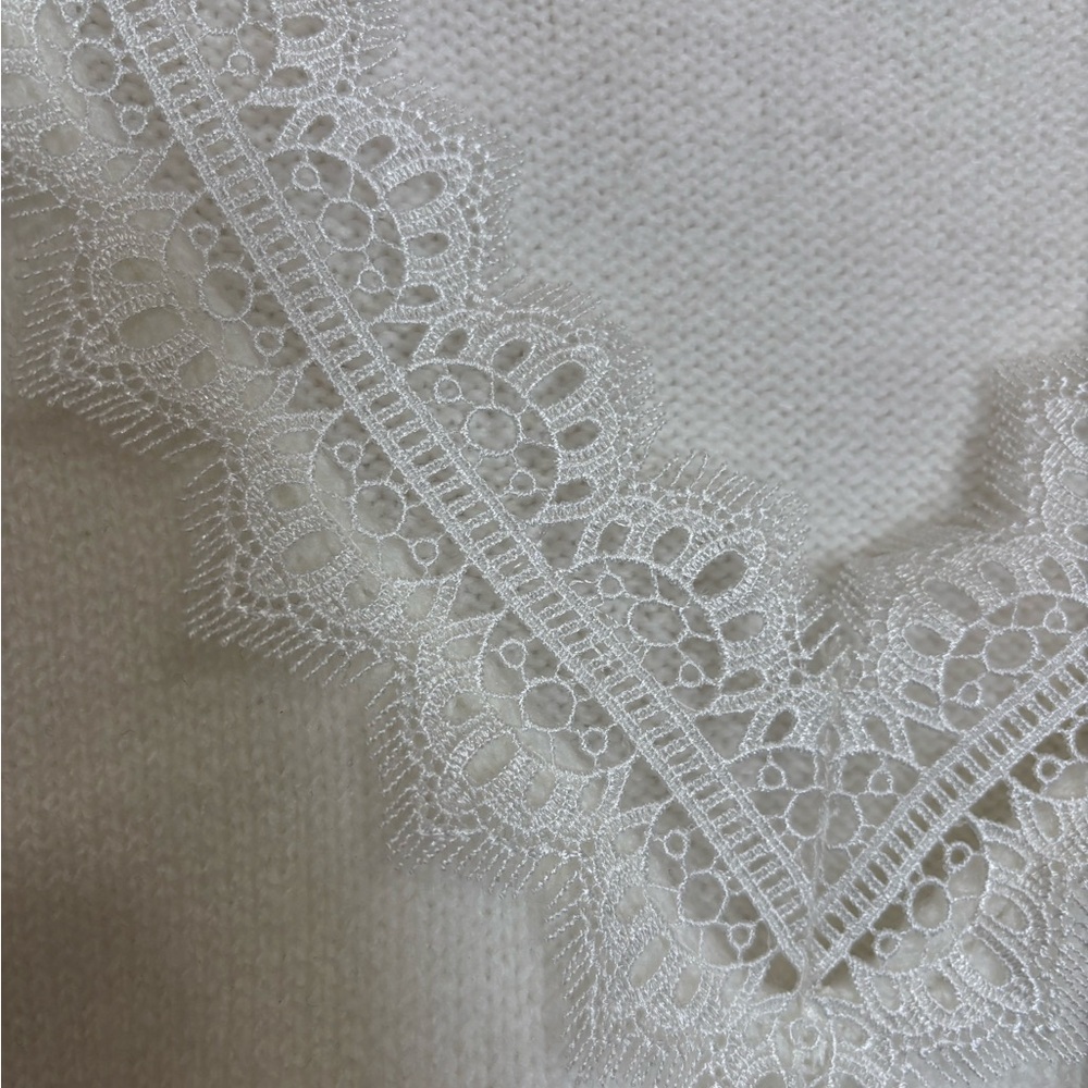 NWT CeCe White V-Neck Sweater with Lace Detail - Picture 7 of 8